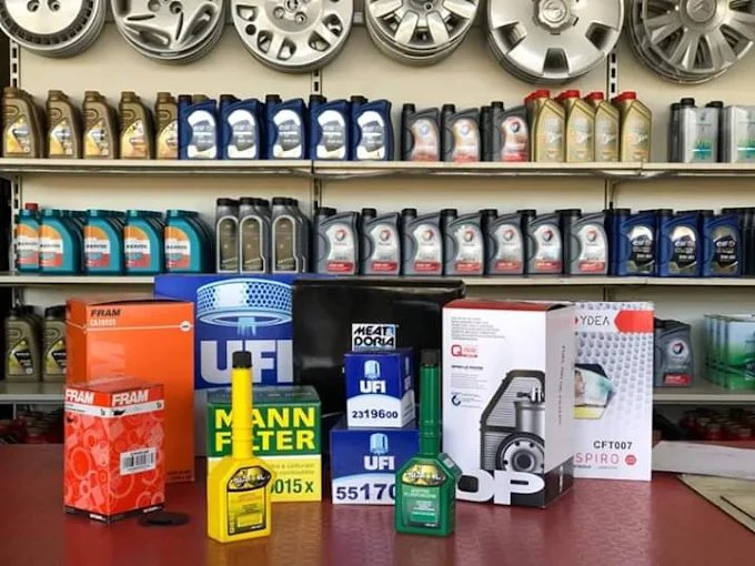 Ricambi, filtri e lubrificanti di marca sugli scaffali